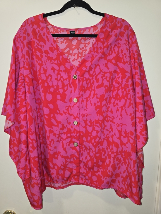SHEIN Tops - SHEIN Pink & Fuchsia Abstract Button-Front Blouse